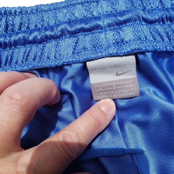 Nike basketball shorts size large - Picture 8 of 8